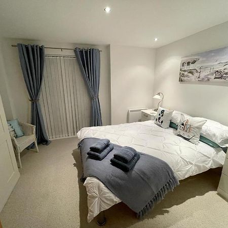 Sea View Apartment At The Beach! ลาแนคลี ภายนอก รูปภาพ