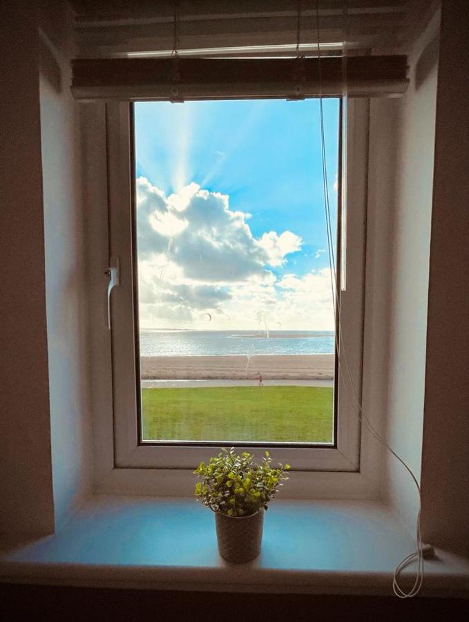 Sea View Apartment At The Beach! ลาแนคลี ภายนอก รูปภาพ