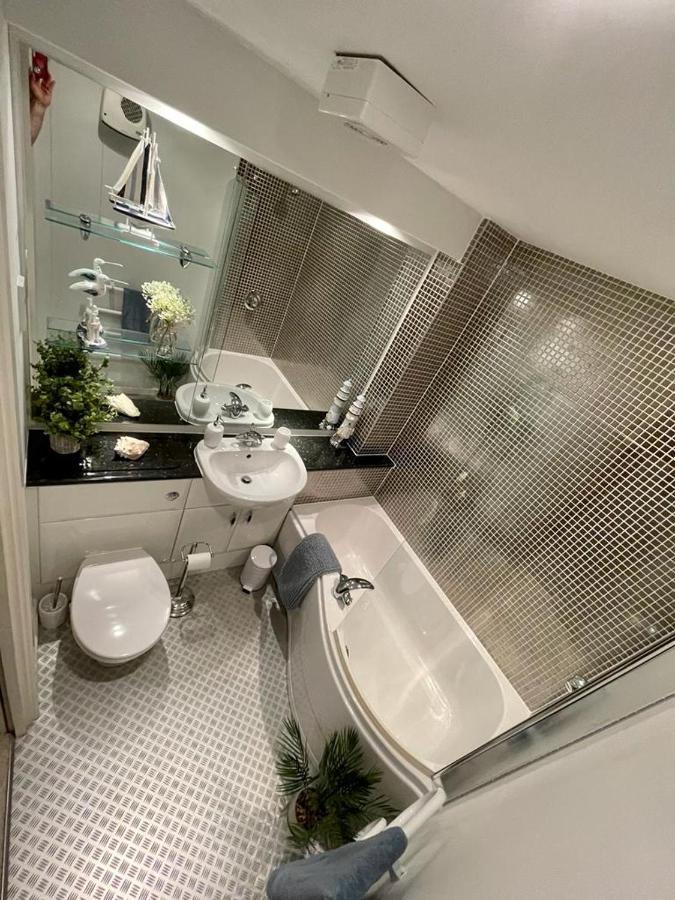 Sea View Apartment At The Beach! ลาแนคลี ภายนอก รูปภาพ